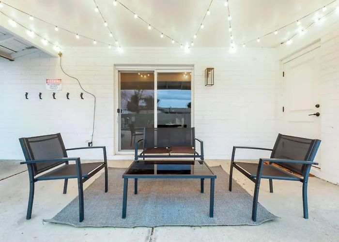 Private Pool Haven Backyard & Putting Holiday home Phoenix