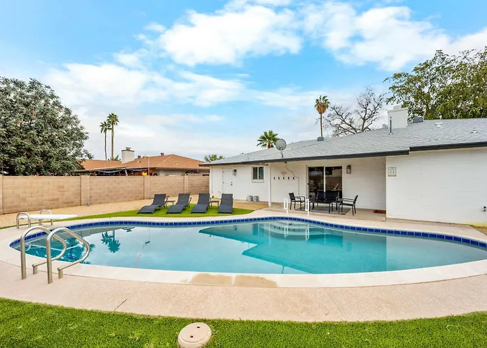 Private Pool Haven Backyard & Putting